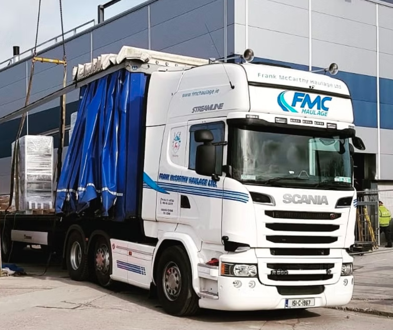 FMC Scania with Euroliner trailer for crane offload