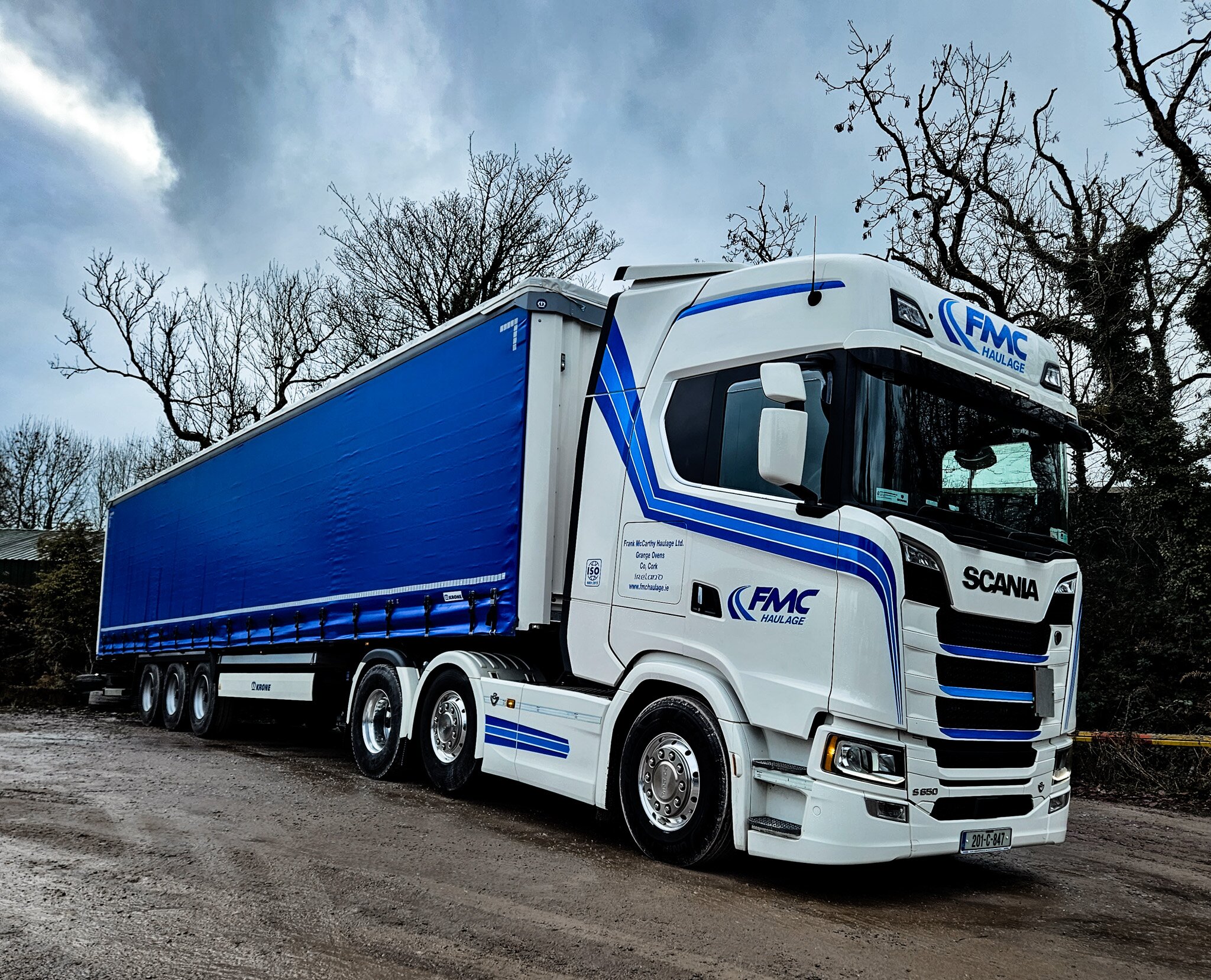 FMC Haulage Scania S650 with new FMC-blue Krone curtainsider trailer